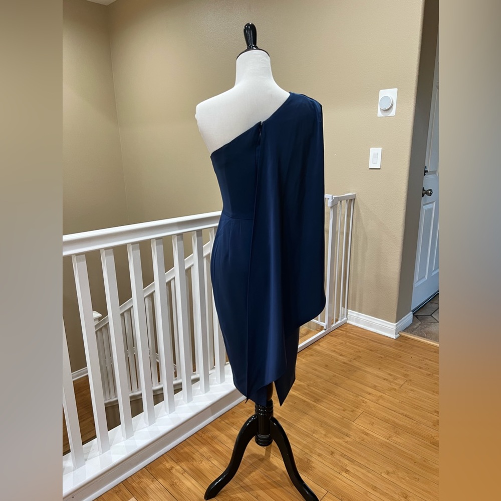 Lavish Alice one shoulder cape midi dress in navy Size 4 - Picture 9 of 9